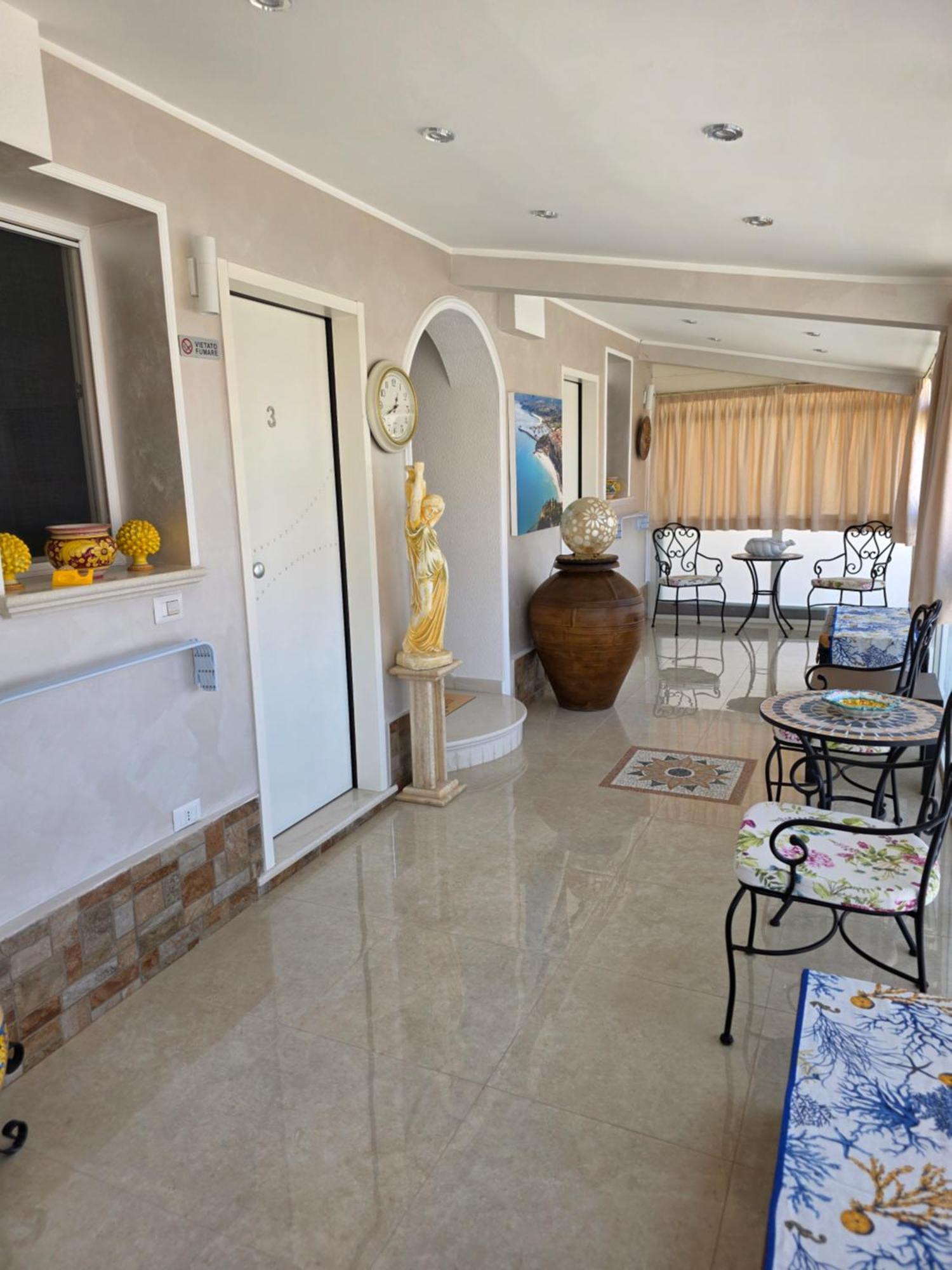 Bed and Breakfast La Perla Del Tirreno Tropea Exterior foto