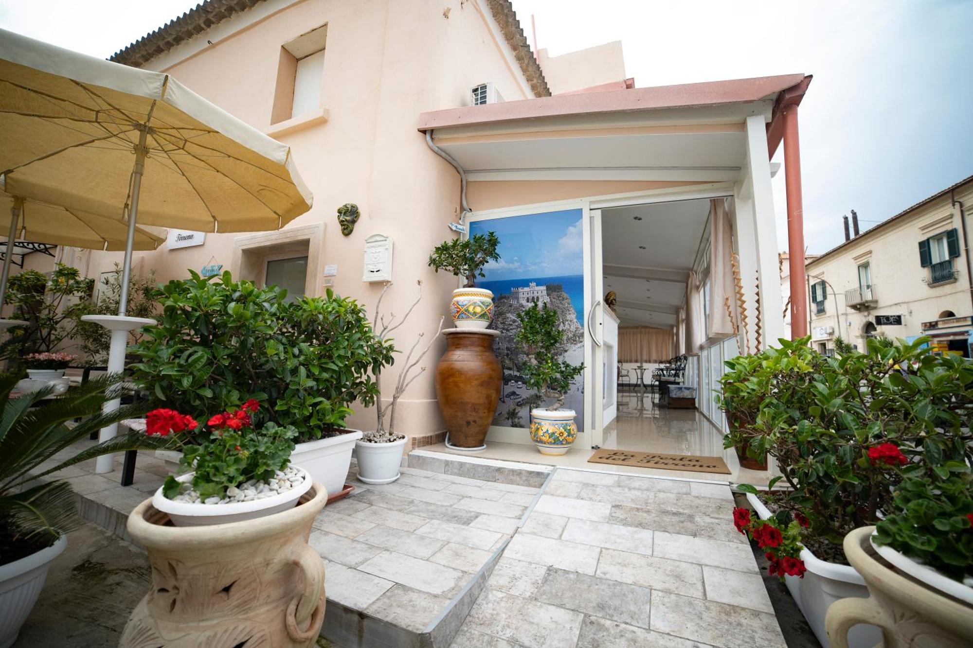 Bed and Breakfast La Perla Del Tirreno Tropea Exterior foto